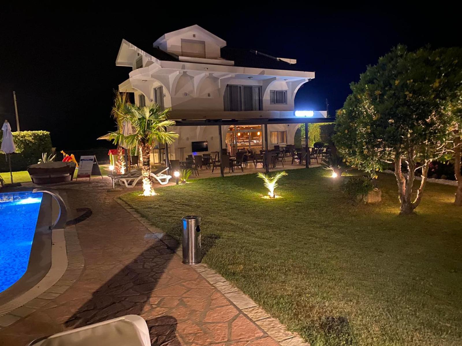 Hotel Comfort & Villas Donji Stoj Ngoại thất bức ảnh