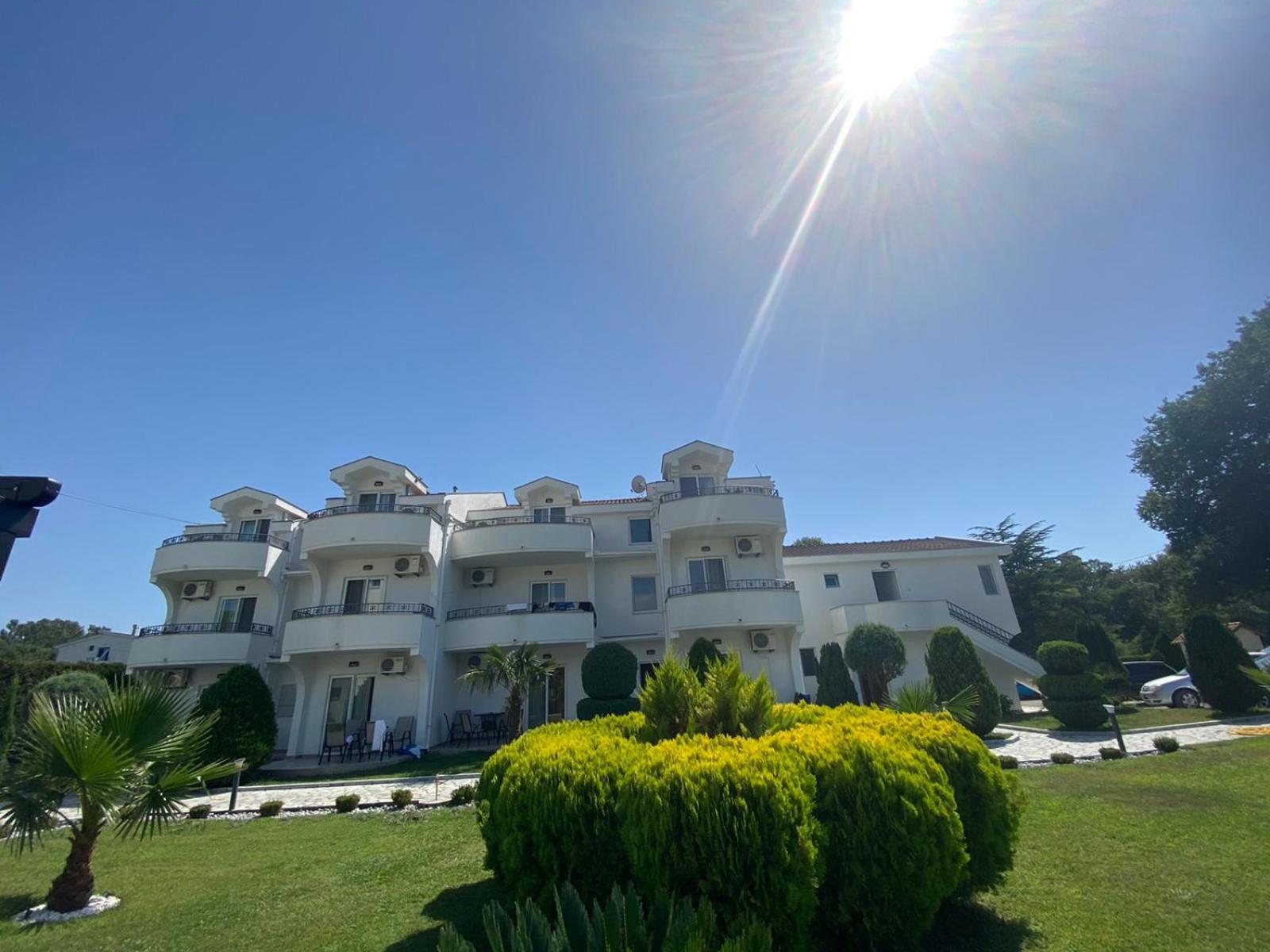 Hotel Comfort & Villas Donji Stoj Ngoại thất bức ảnh